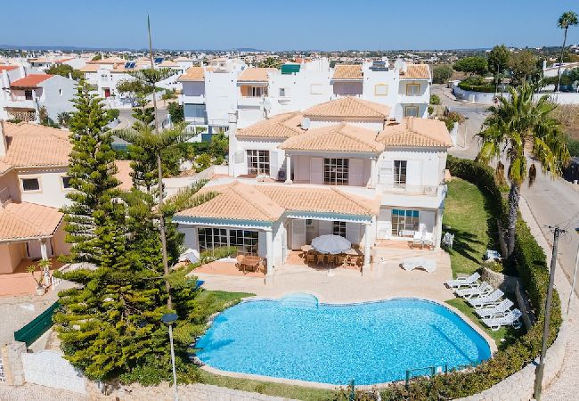 Villa em Guia - Villa Galé