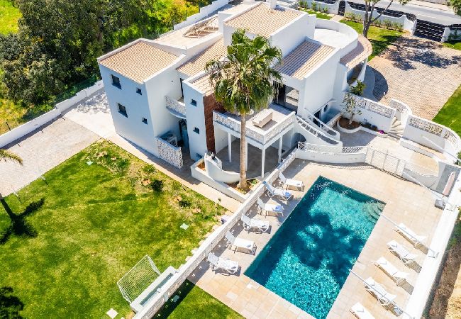 Villa in Lagoa - BELO HORIZONTE by Dreamplaces Villa in Lagoa - BELO HORIZONTE by Dreamplaces