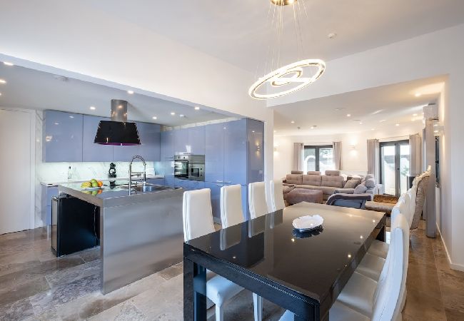 Villa in Lagoa - BELO HORIZONTE by Dreamplaces Villa in Lagoa - BELO HORIZONTE by Dreamplaces