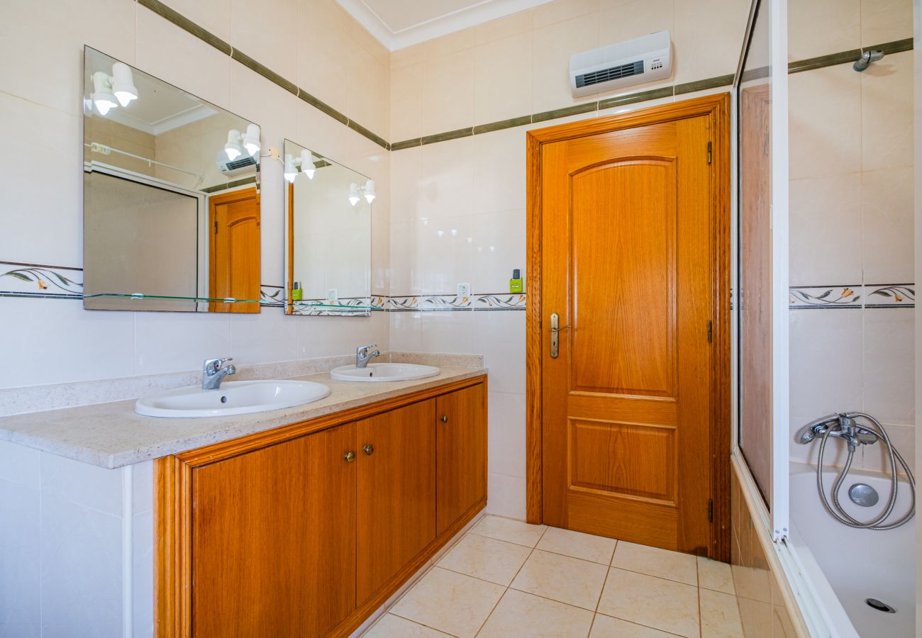 Villa in Albufeira - Filomena Golf Paradise 