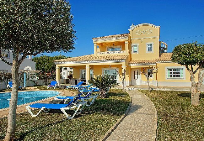 House in Guia - VILLA LINDA PALACE House in Guia - VILLA LINDA PALACE