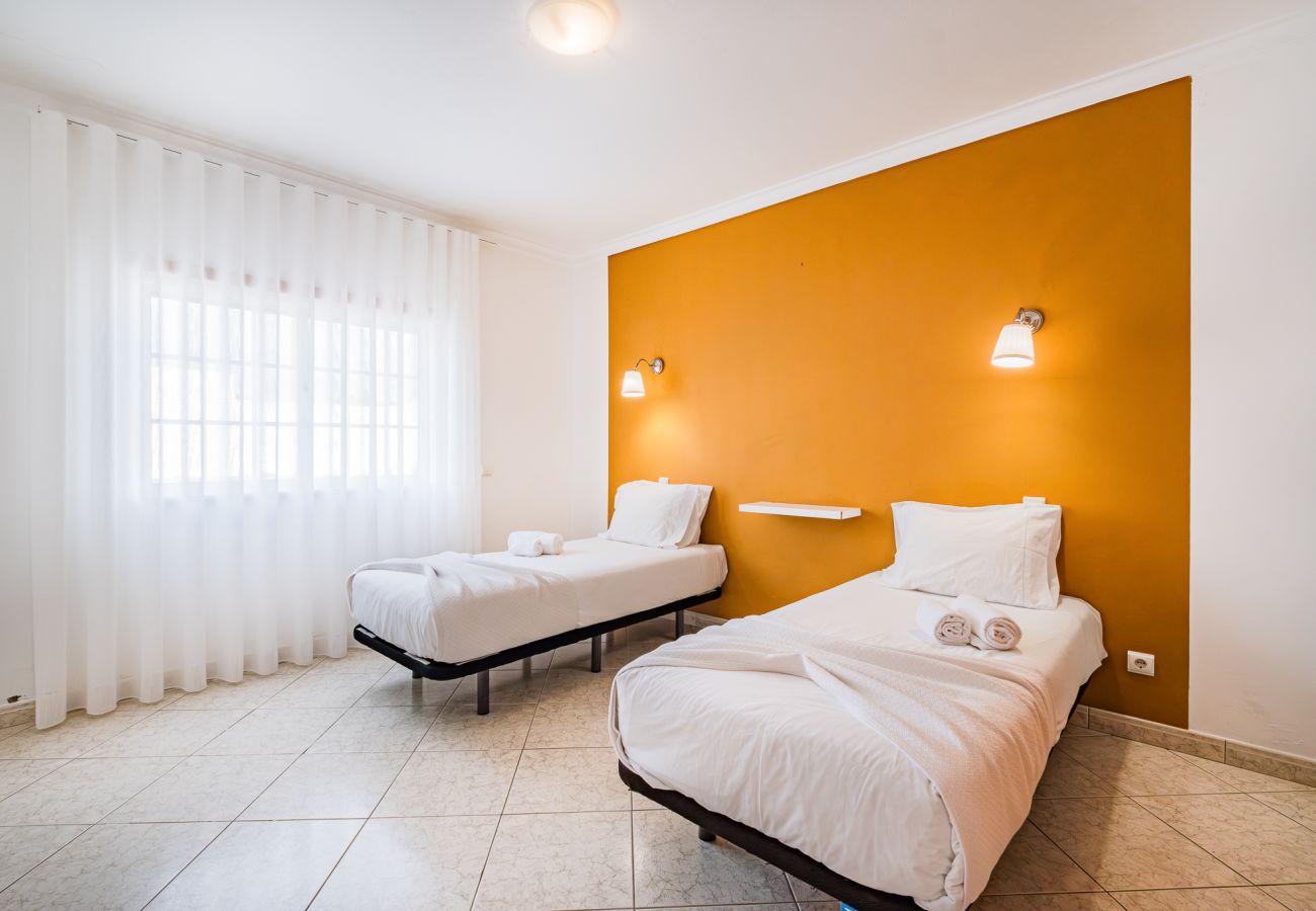 House in Guia - VILLA LINDA PALACE