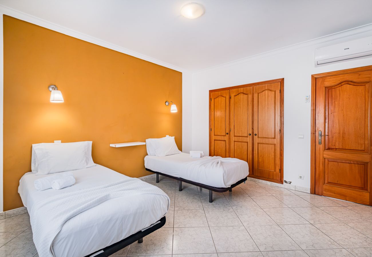 House in Guia - VILLA LINDA PALACE