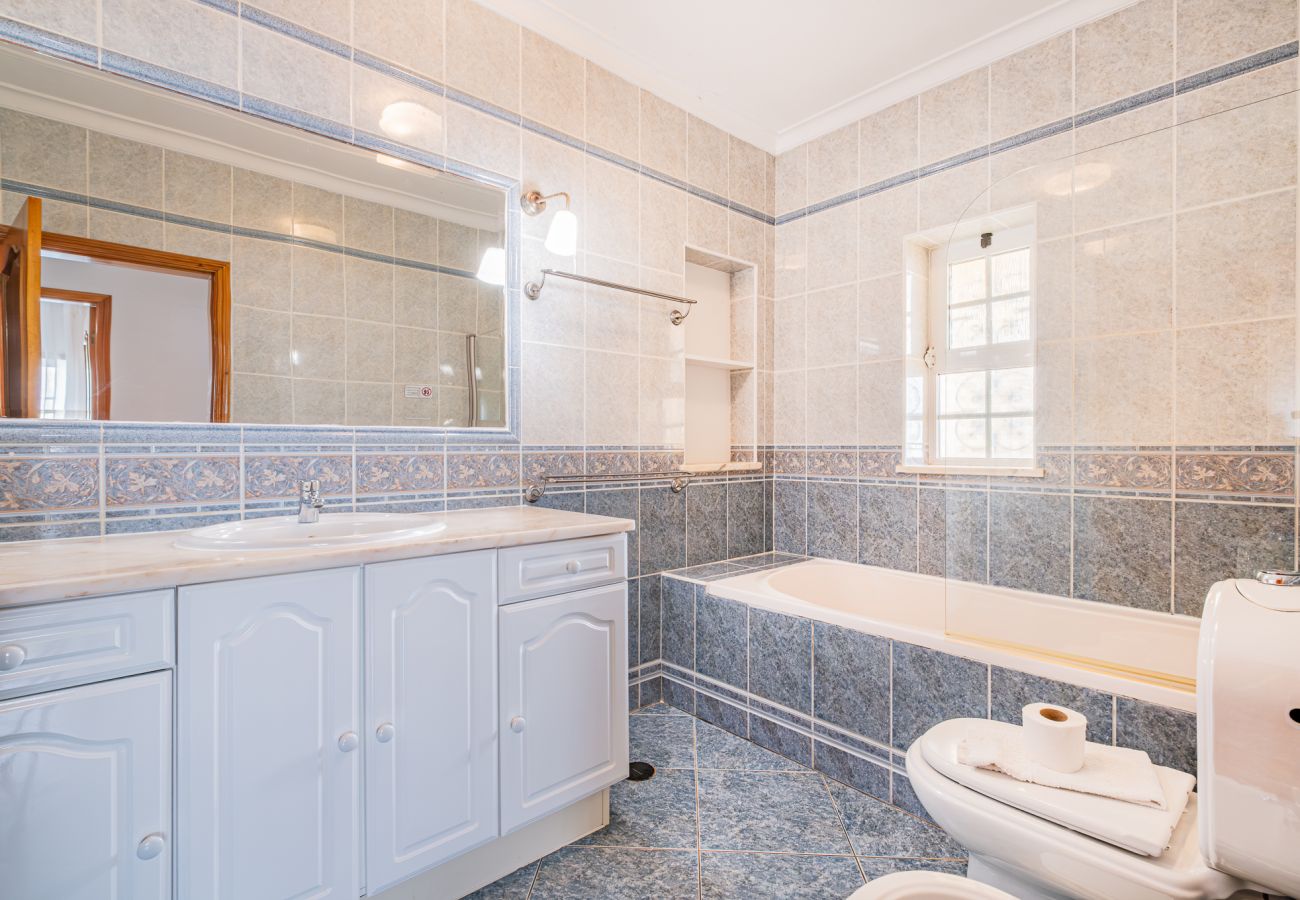 House in Guia - VILLA LINDA PALACE