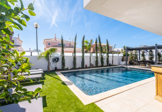 Villa in Albufeira - Villa Kambole com piscina privada aquecida  Villa in Albufeira - Villa Kambole com piscina privada aquecida